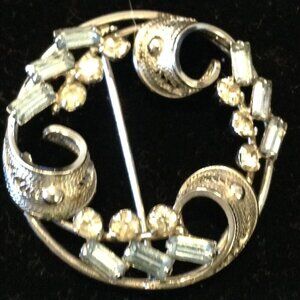 VTG Jay Flex Sterling Wreath Brooch w/Blue Baguette Rhinestones Classic Lux Chic